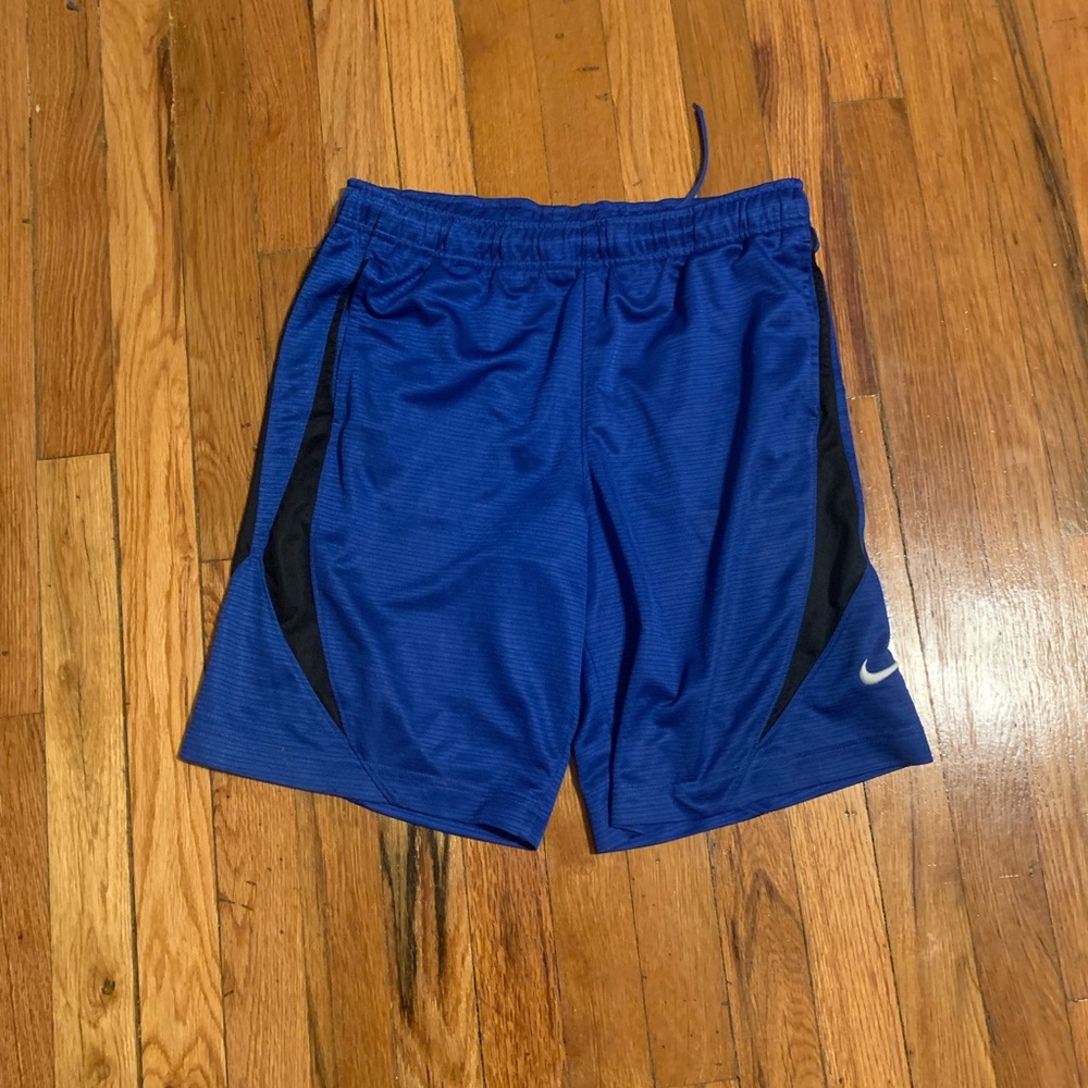 Blue medium Nike shorts with pockets